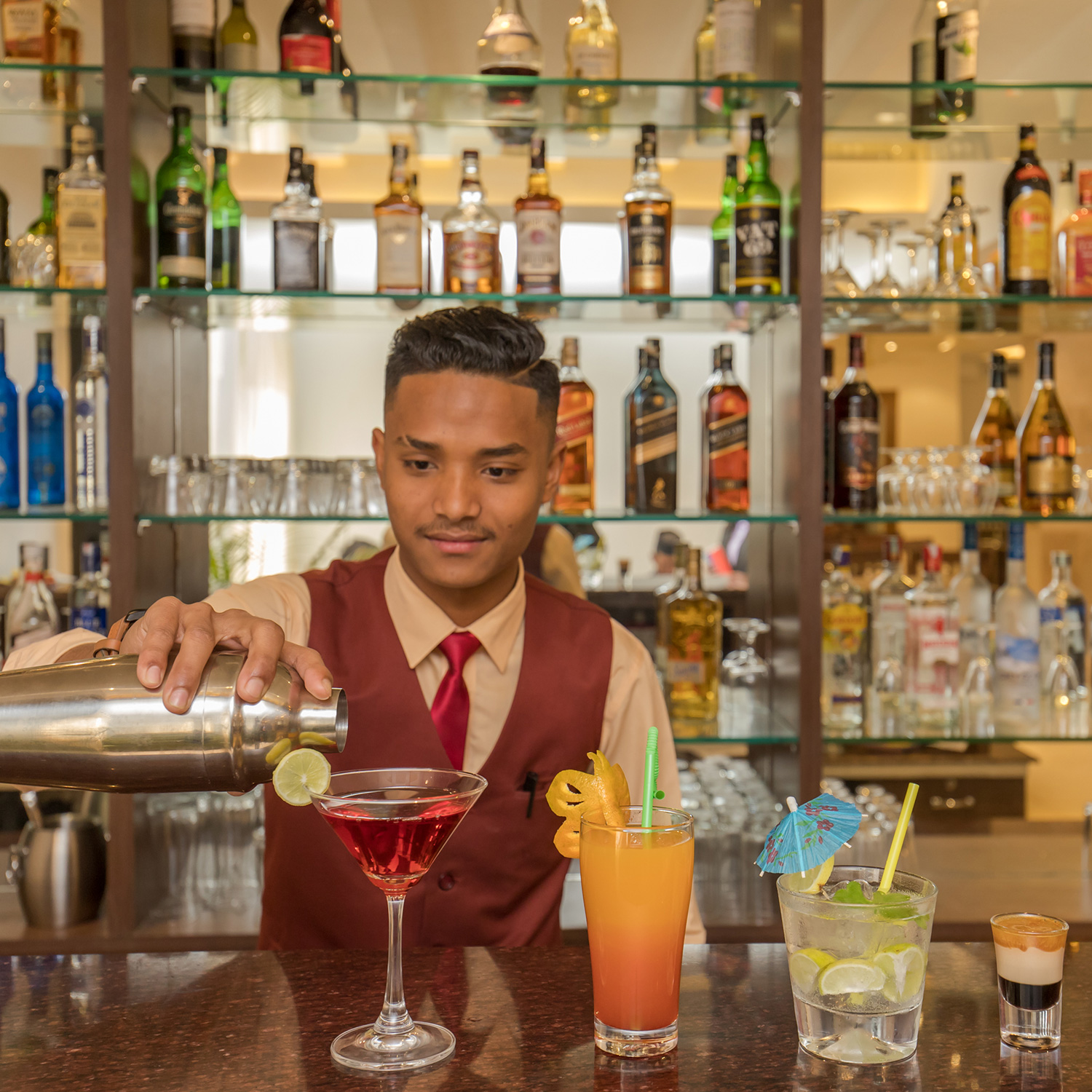 Restaurant & Bar