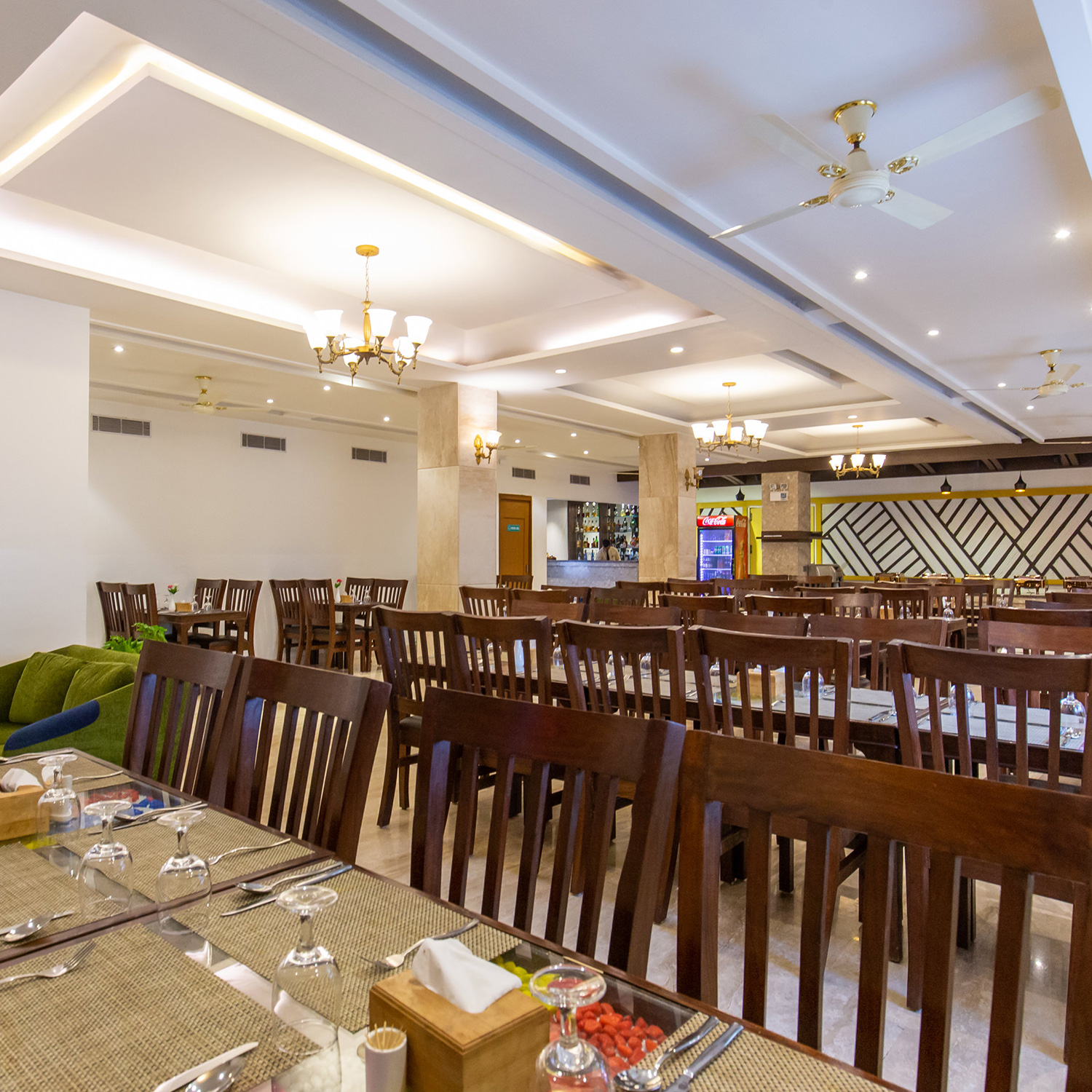 Restaurant & Bar