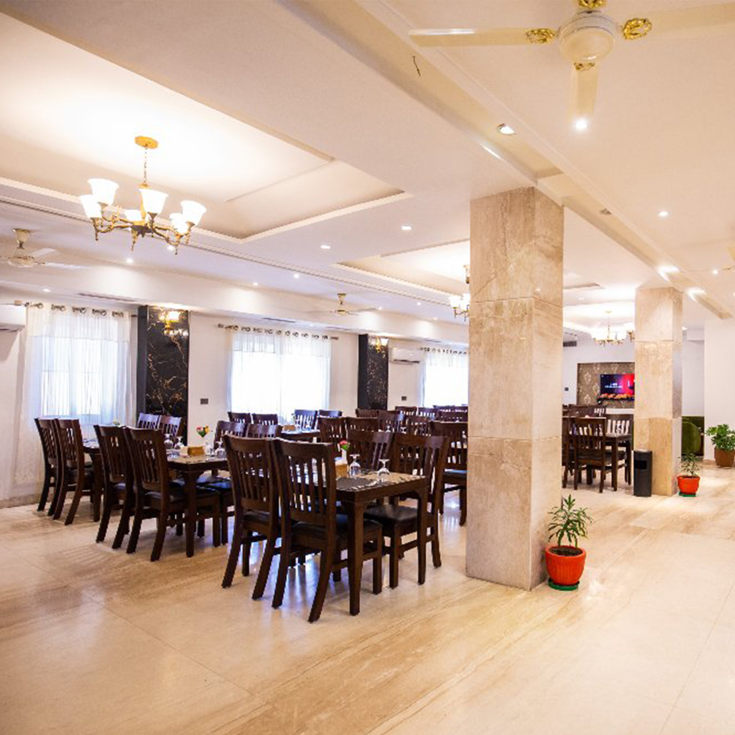 Restaurant & Bar