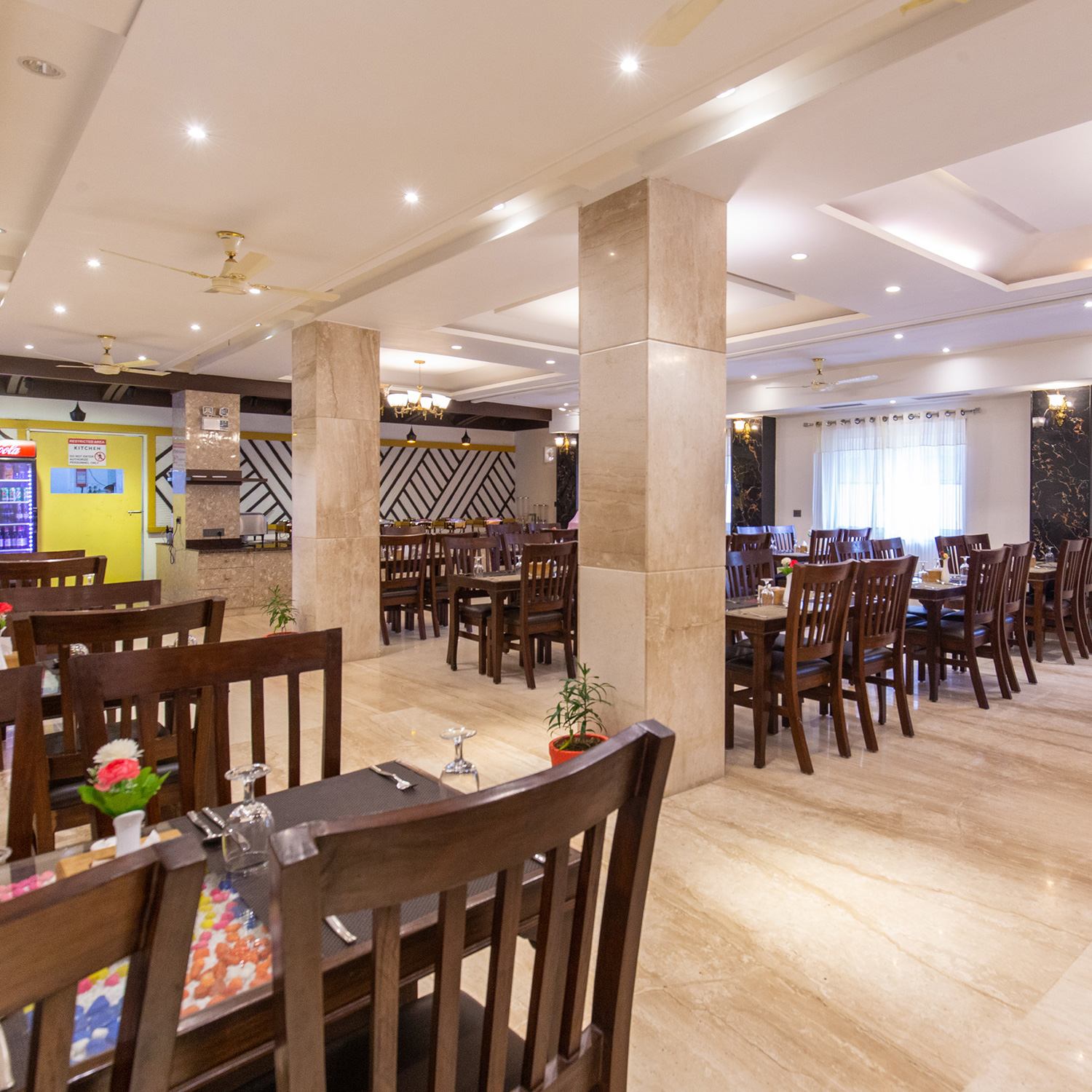 Restaurant & Bar